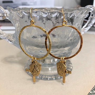 Heart and Hands Earrings gold