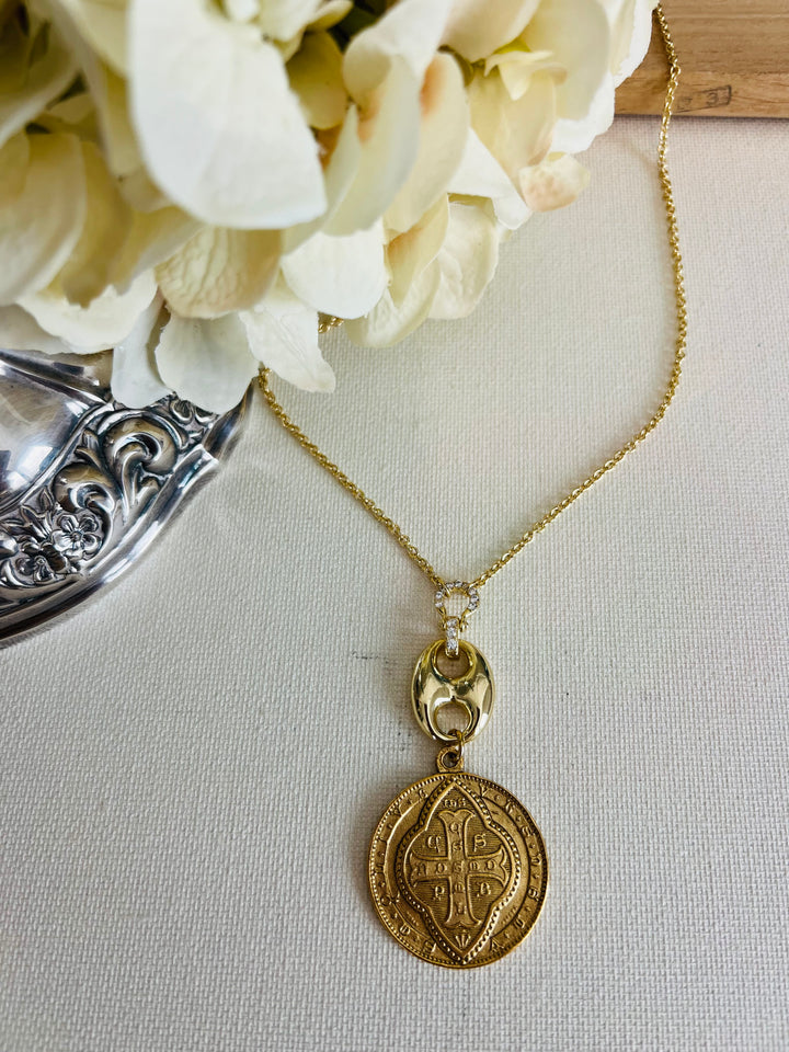 Betsy - Protected by Benedict