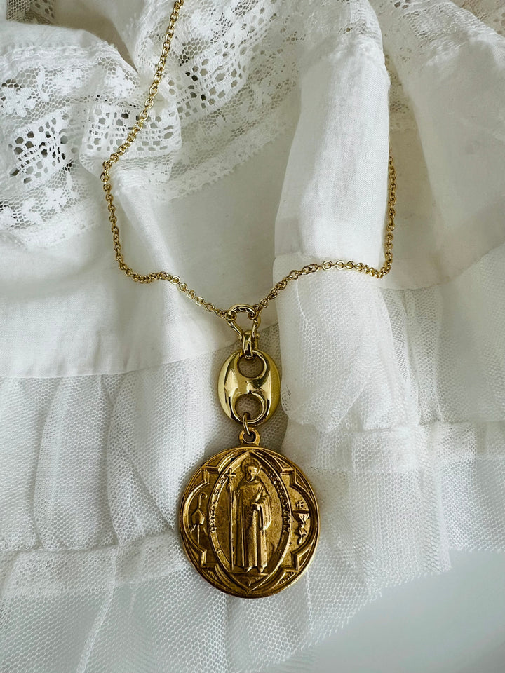 Betsy - Protected by Benedict