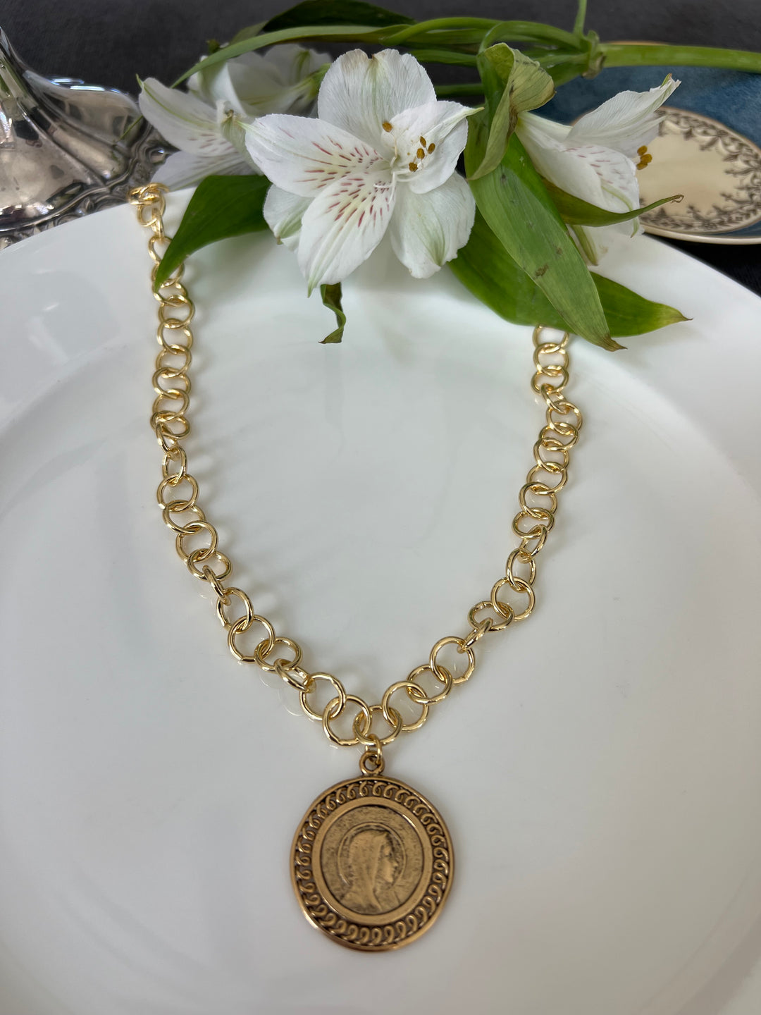 Bernadette - Apparition of Mary