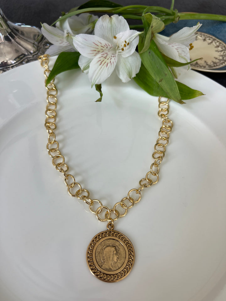 Bernadette - Apparition of Mary