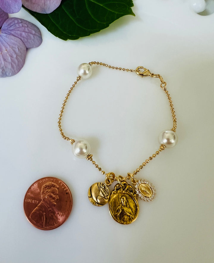 Everly Bracelet - Trio of Blessings with Pearls