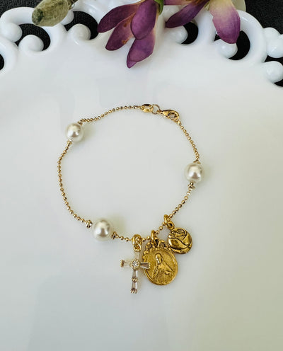 Everly Bracelet - Trio of Blessings with Pearls