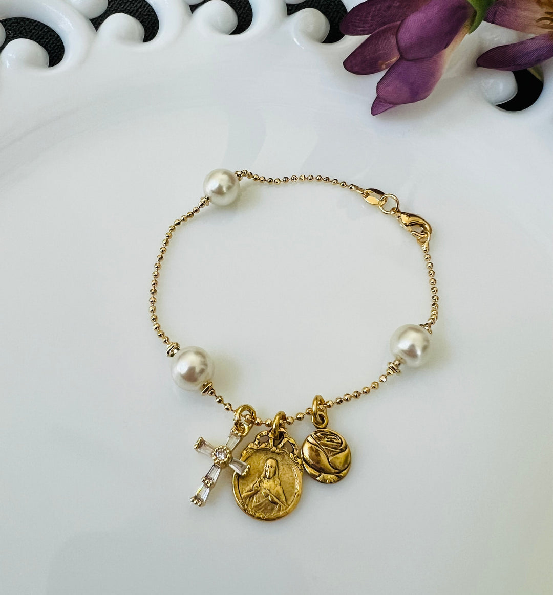Everly Bracelet - Trio of Blessings with Pearls