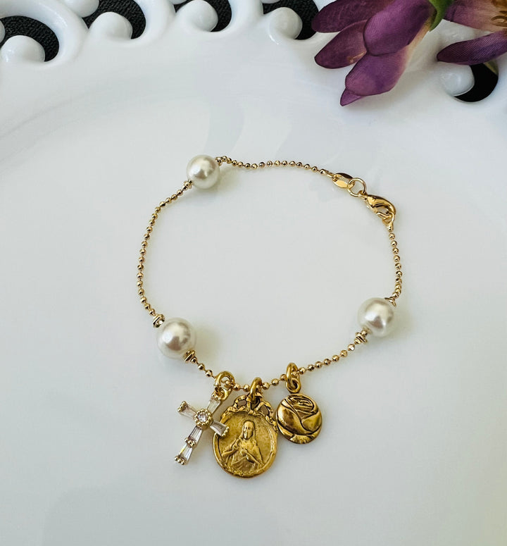 Everly Bracelet - Trio of Blessings with Pearls